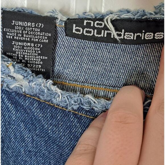 No Boundaries Y2K Studded Denim Capris size Juniors 7 - Picture 4 of 4